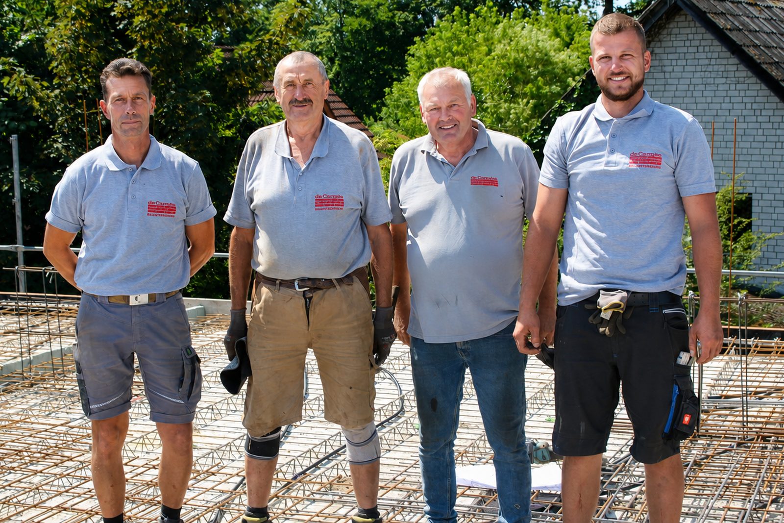 Team der Ulrich de Carnèe GmbH & Co KG auf einer Baustelle in Gütersloh